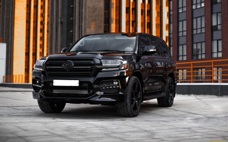 Toyota Land Cruiser 200 Black Tuning