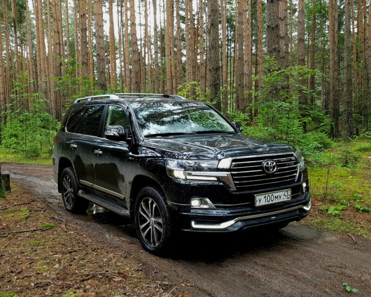 Land Cruiser 200 Black Edition