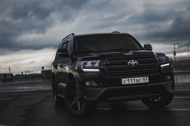 Тойота ленд Крузер 200 черный тонированный