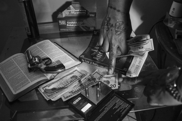 Пистолет для денег