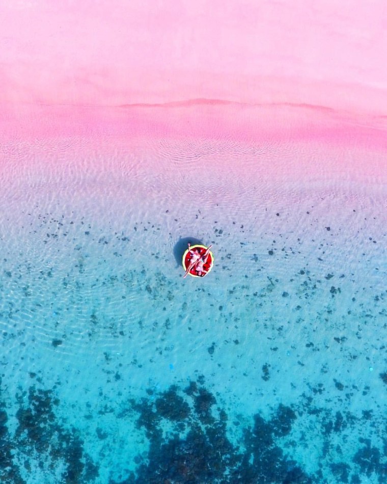 Розовый пляж Индонезия