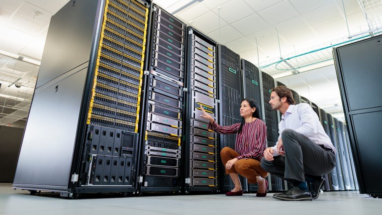 Человек в серверной