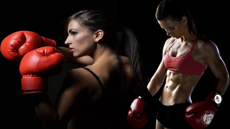 Женщина в боксерских перчатках