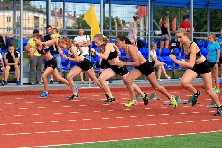 Бег на стадионе