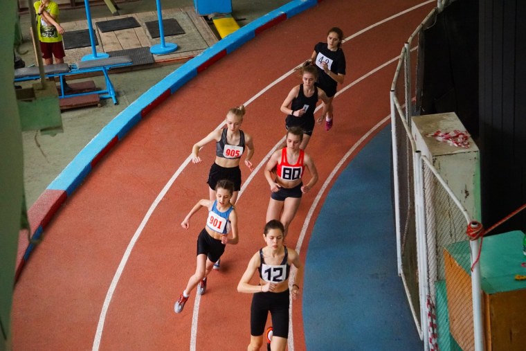 Бег с препятствиями дети