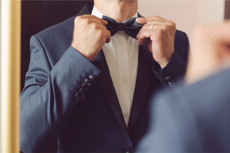 Парень в костюме