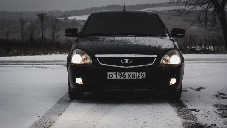 Приора хэтчбек черная 196 рег