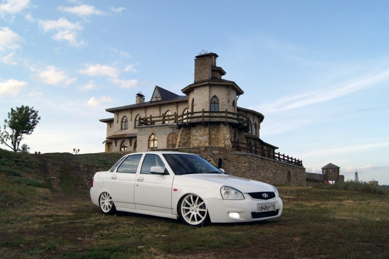 Приора у дома