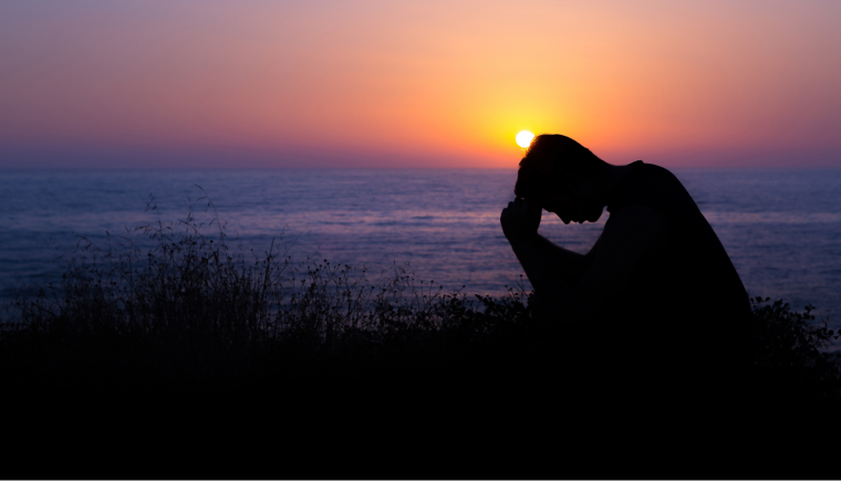 Молящийся на закате