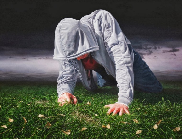 Грустный в капюшоне