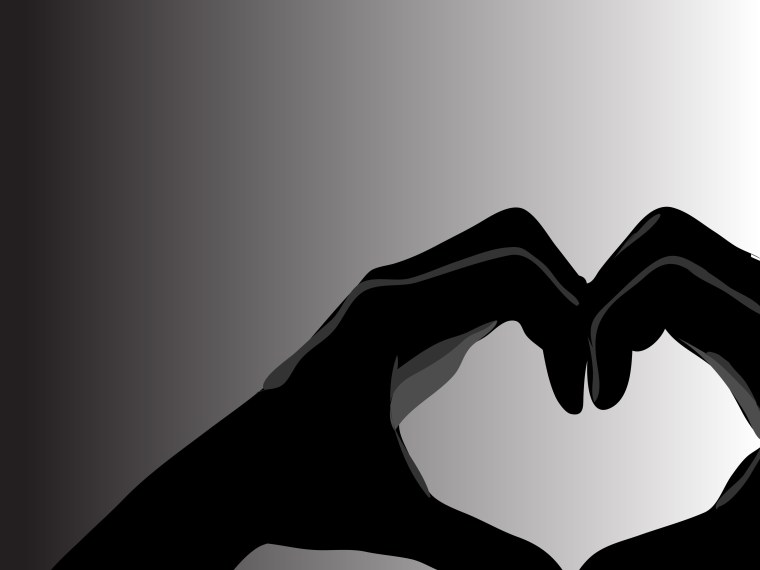 Разбитое сердце на черном фоне