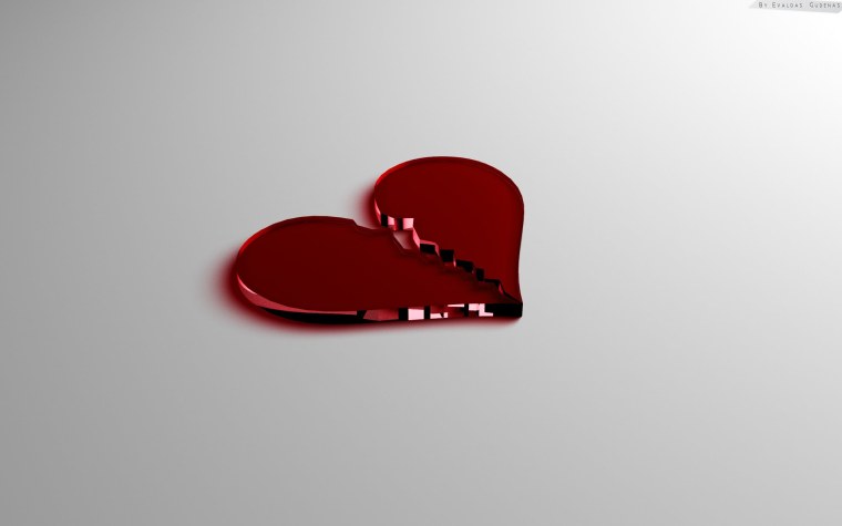 Красное сердце на черном фоне