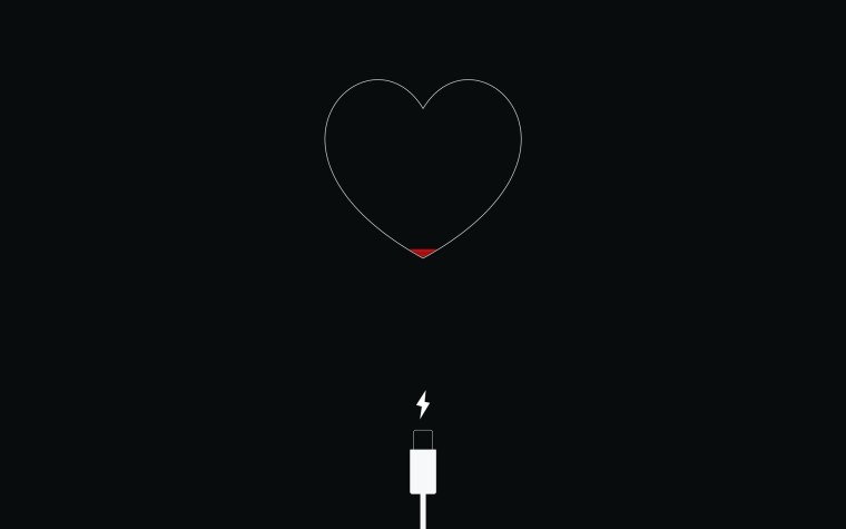 Разбитое сердце на черном фоне