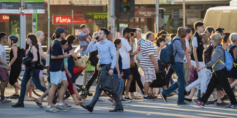 Пешеходы на улице