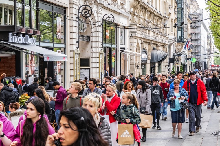 Франция люди на улицах