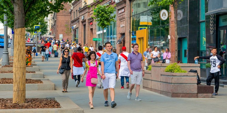 Люди на улице Россия