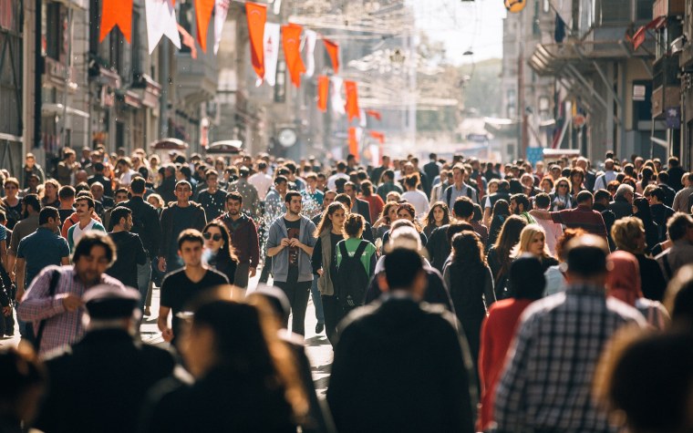 Много людей в городе