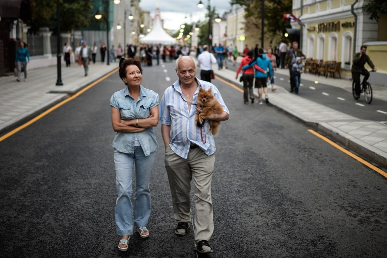 Прохожие на улицах города