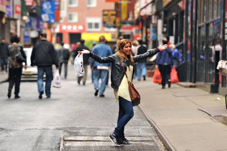 Прохожие на улицах города