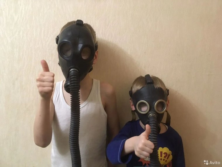 Дети в противогазах в Лондоне 1940