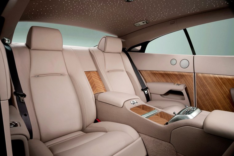 Астон Мартин Рапид салон