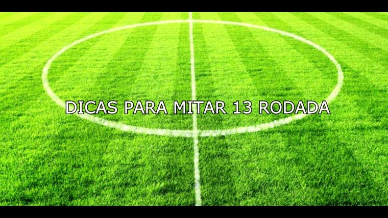 Зеленое футбольное поле