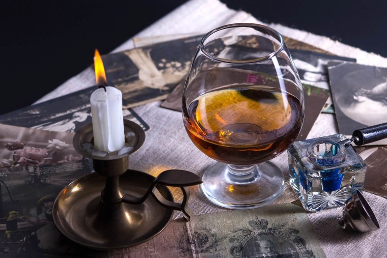 Бокалы на столе