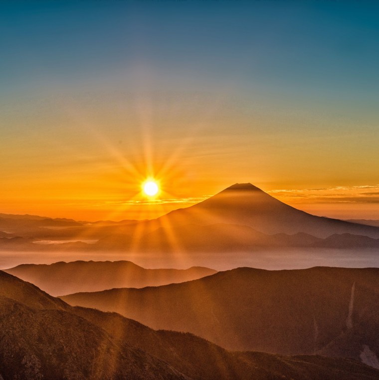 Горы солнце