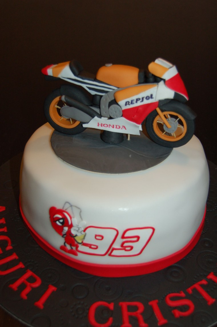 Торт с мотоциклом Хонда для мужчин