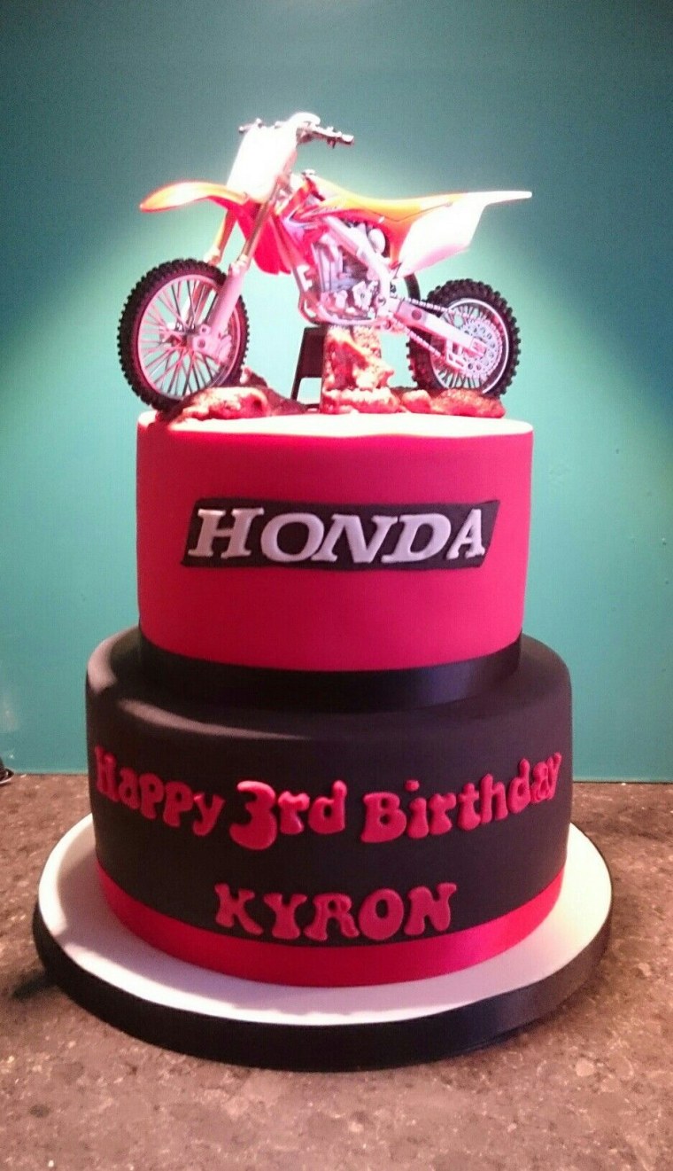 Торты с мотоциклом Honda на день рождения