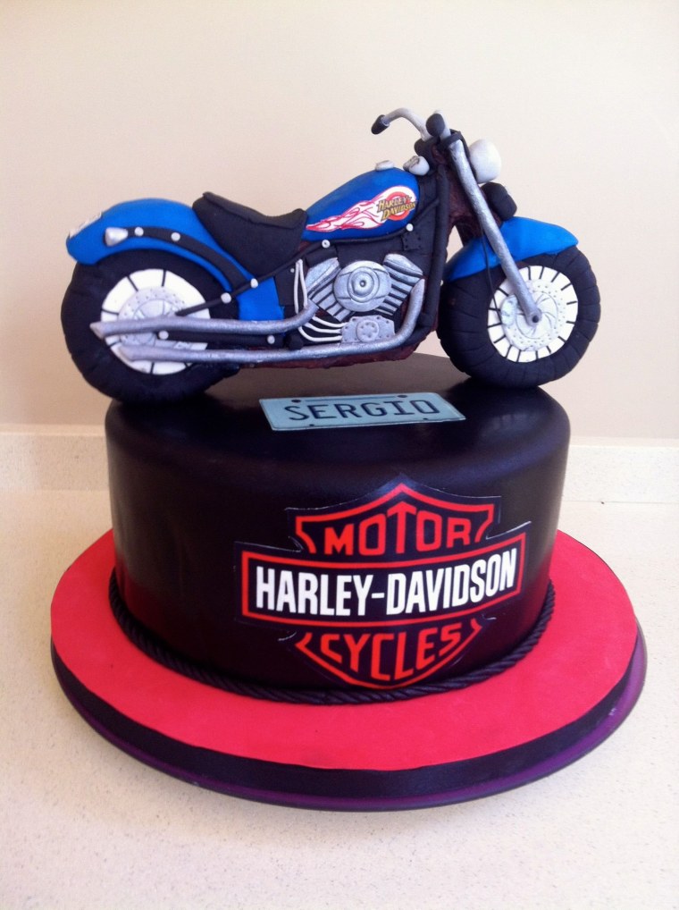 Торт с «мотоциклом»