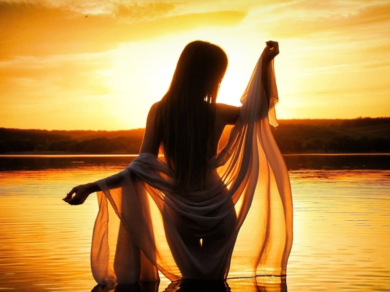 Красивый силуэт девушки