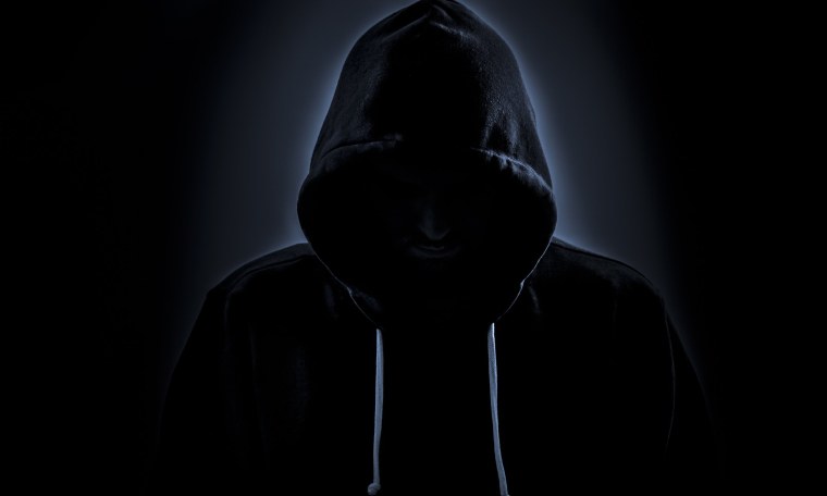 Человек в капюшоне