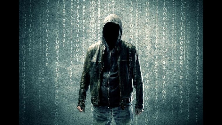 Хакер в капюшоне