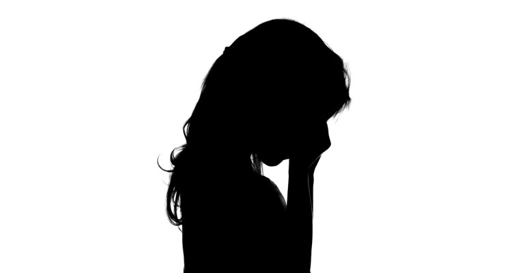 Силуэт лица девушки с волосами