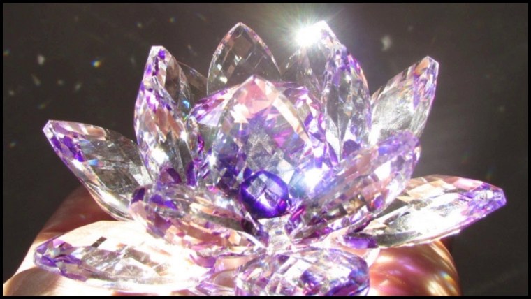 Цветок лотоса из металла