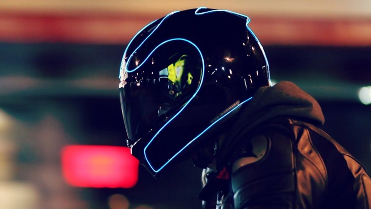 Мотоциклист в шлеме арт