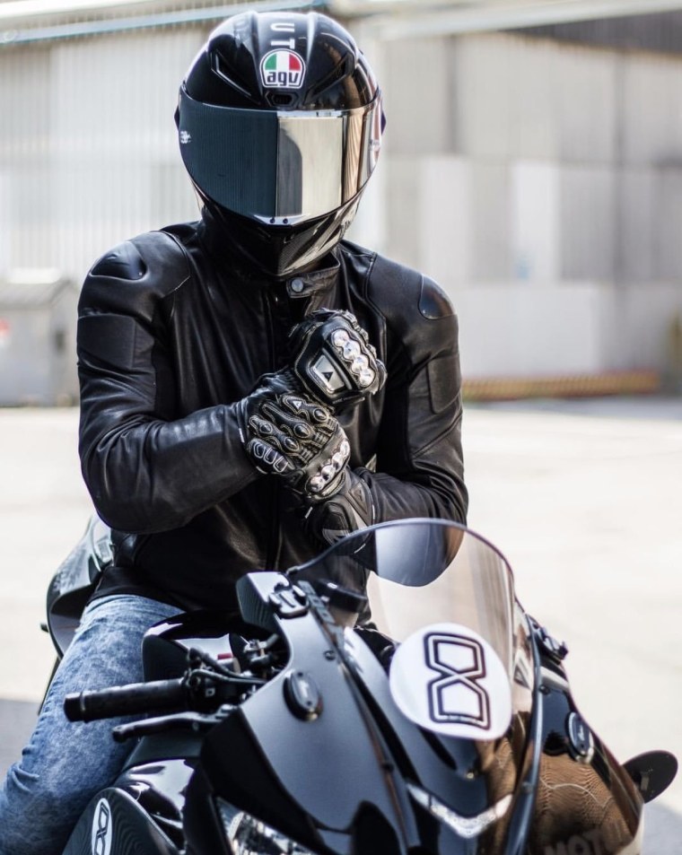 Парень на мотоцикле