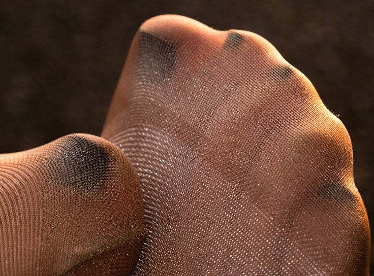 Ножки в колготках крупным планом