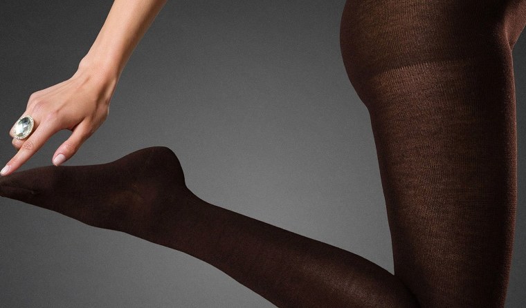 Женщины в капроновых колготках