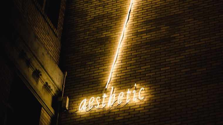 Розовое небо с облаками