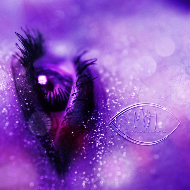 Абстракция девушка в сиреневых тонах