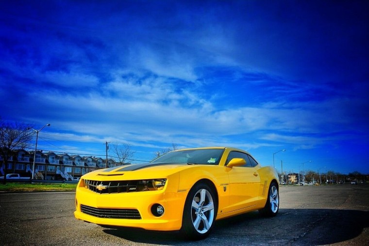 Шевроле Камаро желтая