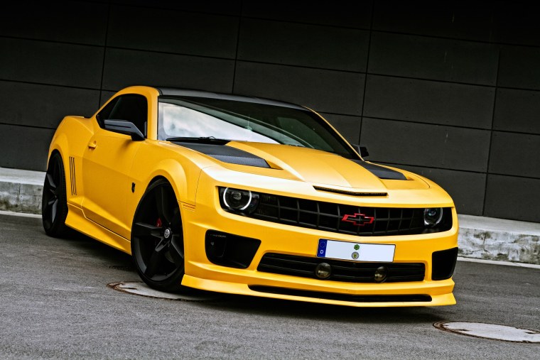Chevrolet Camaro желтый