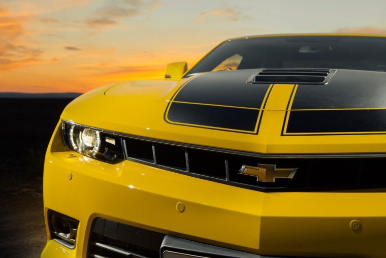 Шевроле Камаро желтая
