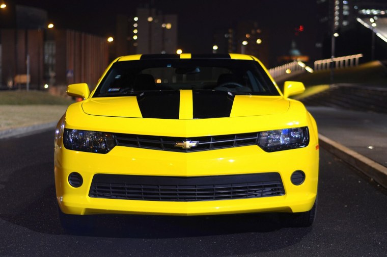 Шевроле Камаро 2020 желтая