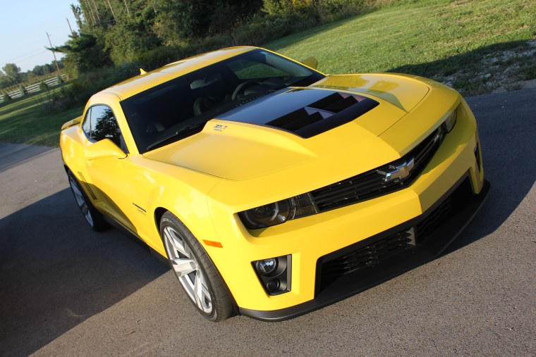 Chevrolet Camaro 2020 желтый