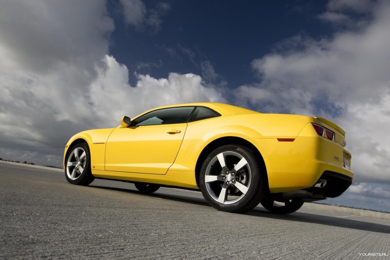 Шевроле Камаро желтая