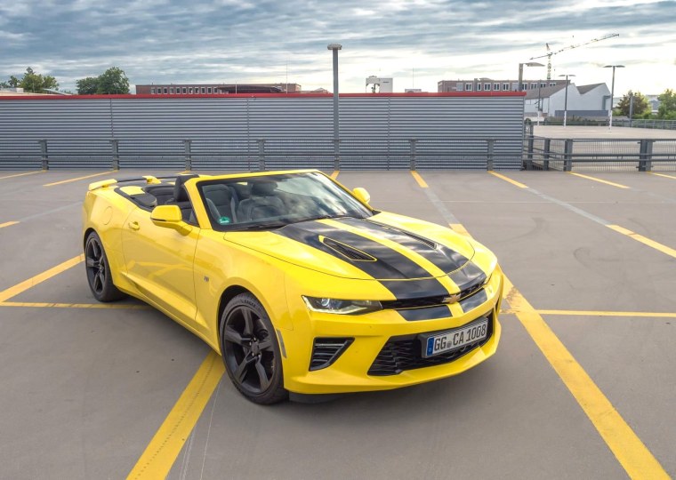 Шевроле Камаро желтая