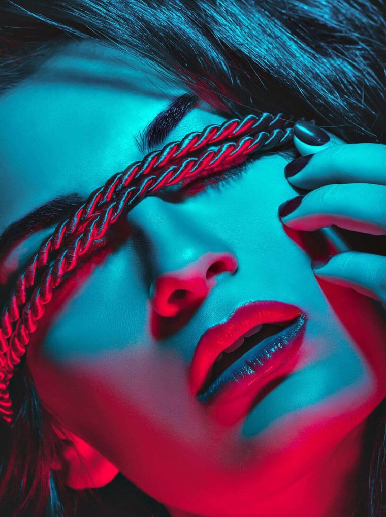 Красные зеркала неон